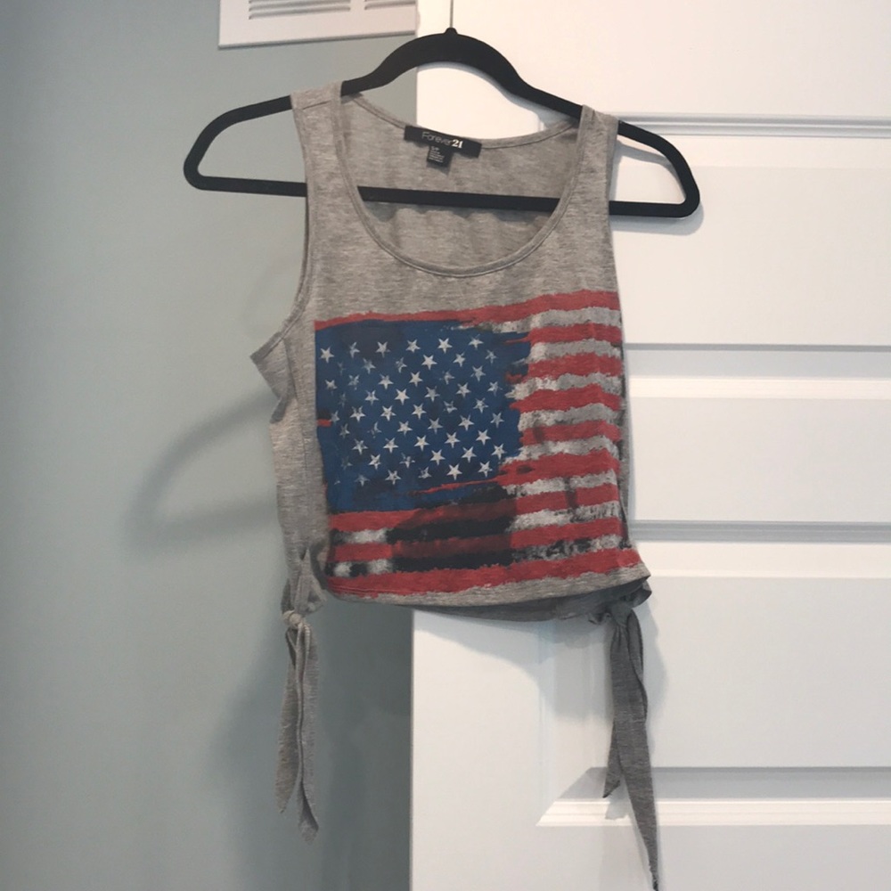 3/$10🌸 American flag crop top